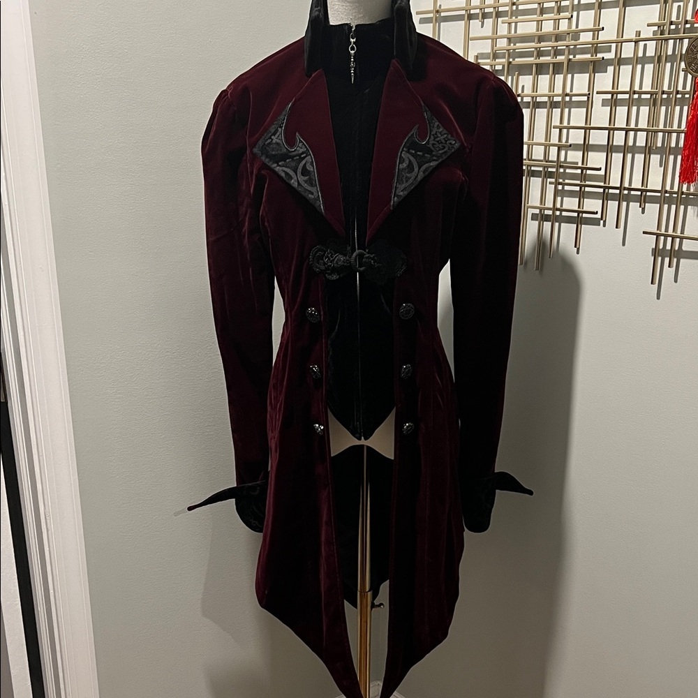 Luxurious Velvet Women's Blazer in Deep Burgundy - Picture 3 of 10